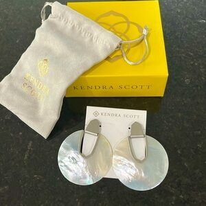 Kendra Scott Diane statement earrings in Ivory Pearl